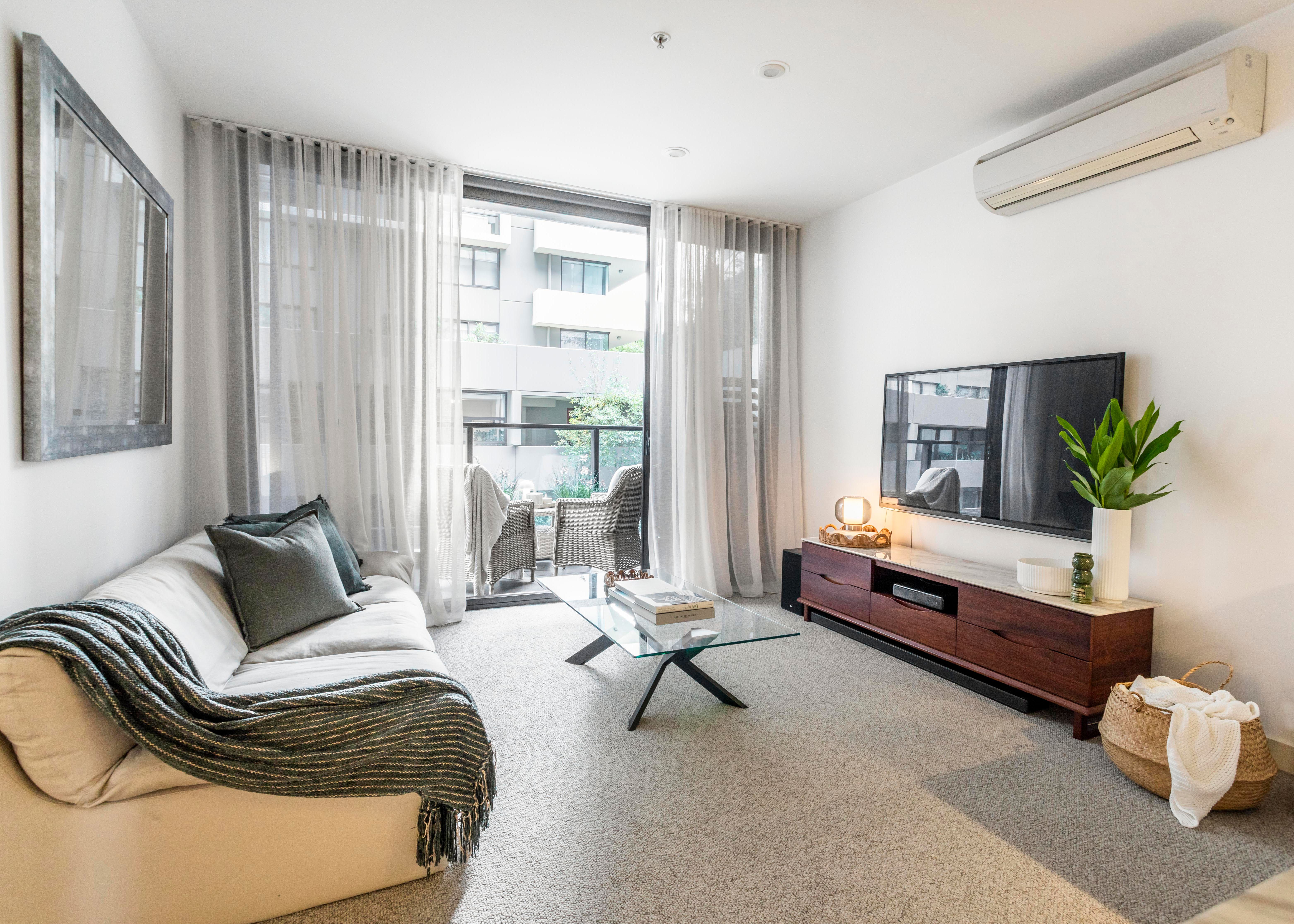 RARE VOGUE APT-RENOVATED 3 BEDRM, 2 BATHRM RESIDENCE, OPTIONAL 2ND CAR PARK